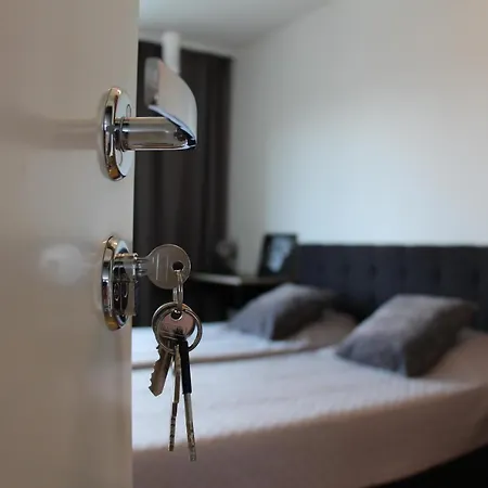 New Modern 4-room With Big Balcony And Undeground Parking In Center Of Apartman *