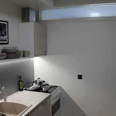 New Modern 4-room With Big Balcony And Undeground Parking In Center Of Apartman *