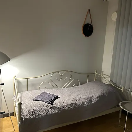 Daire New Modern 4-room With Big Balcony And Undeground Parking In Center Of