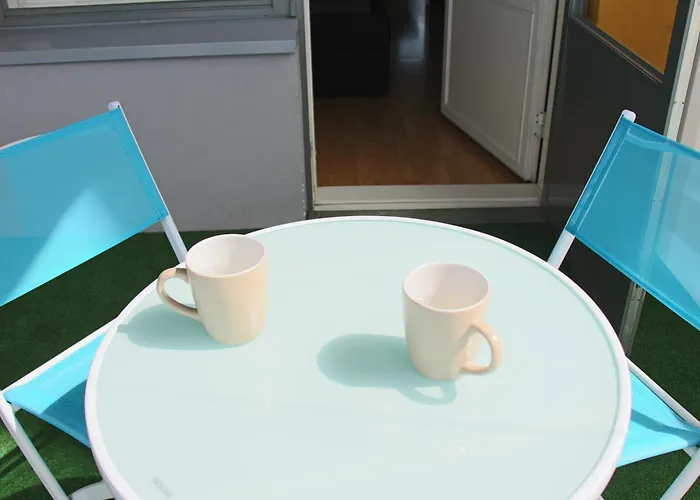 アパート New Modern 4-room With Big Balcony And Undeground Parking In Center Of