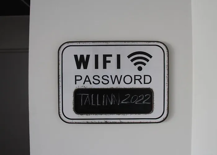 New Modern 4-room With Big Balcony And Undeground Parking In Center Of タリン