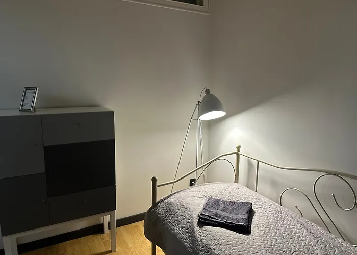 アパート New Modern 4-room With Big Balcony And Undeground Parking In Center Of *